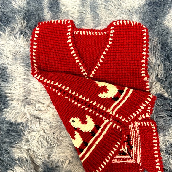 Red. Handmade with wool - Picture 3 of 4